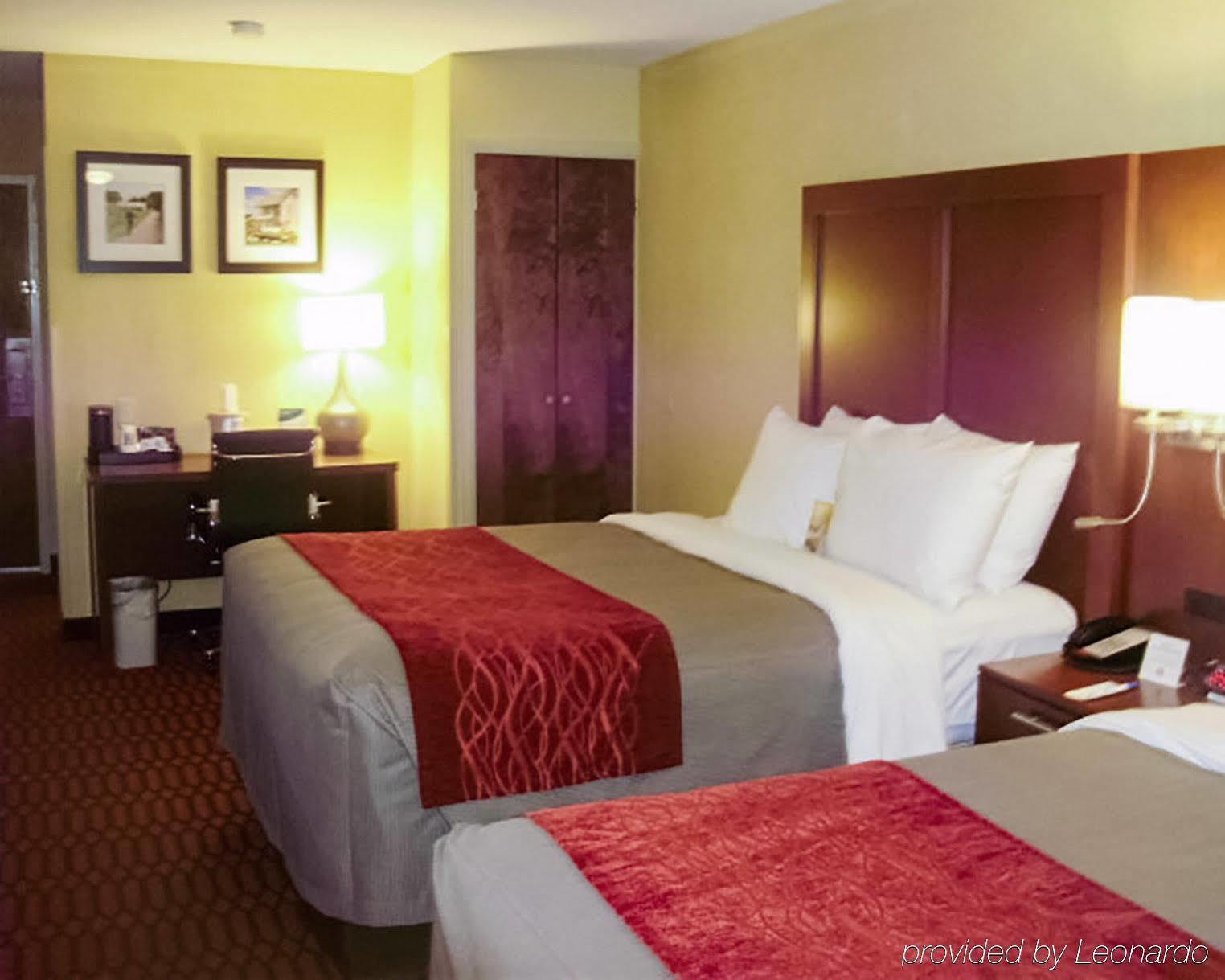 Comfort Inn Lancaster At Rockvale Smoketown  Exterior photo